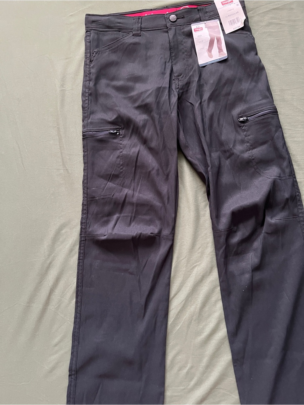 Boy’s Wrangler Black Cargo Pants with Zippered Thigh Pockets Size 14 Regular
